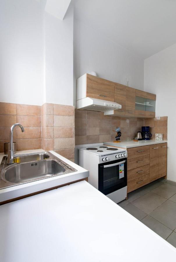 New Renovated 1B Apartment Close To Historic Center เอเธนส์ ภายนอก รูปภาพ